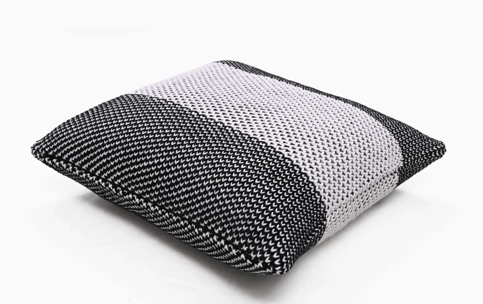 Honey Bee CUSHION with polyfiller (Black/White) 50x50