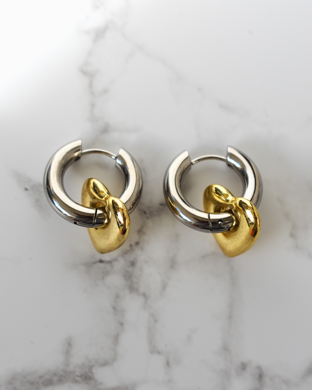 Ασημί Κρικάκια από Ανοξείδωτο Ατσάλι με Χρυσή Καρδιά