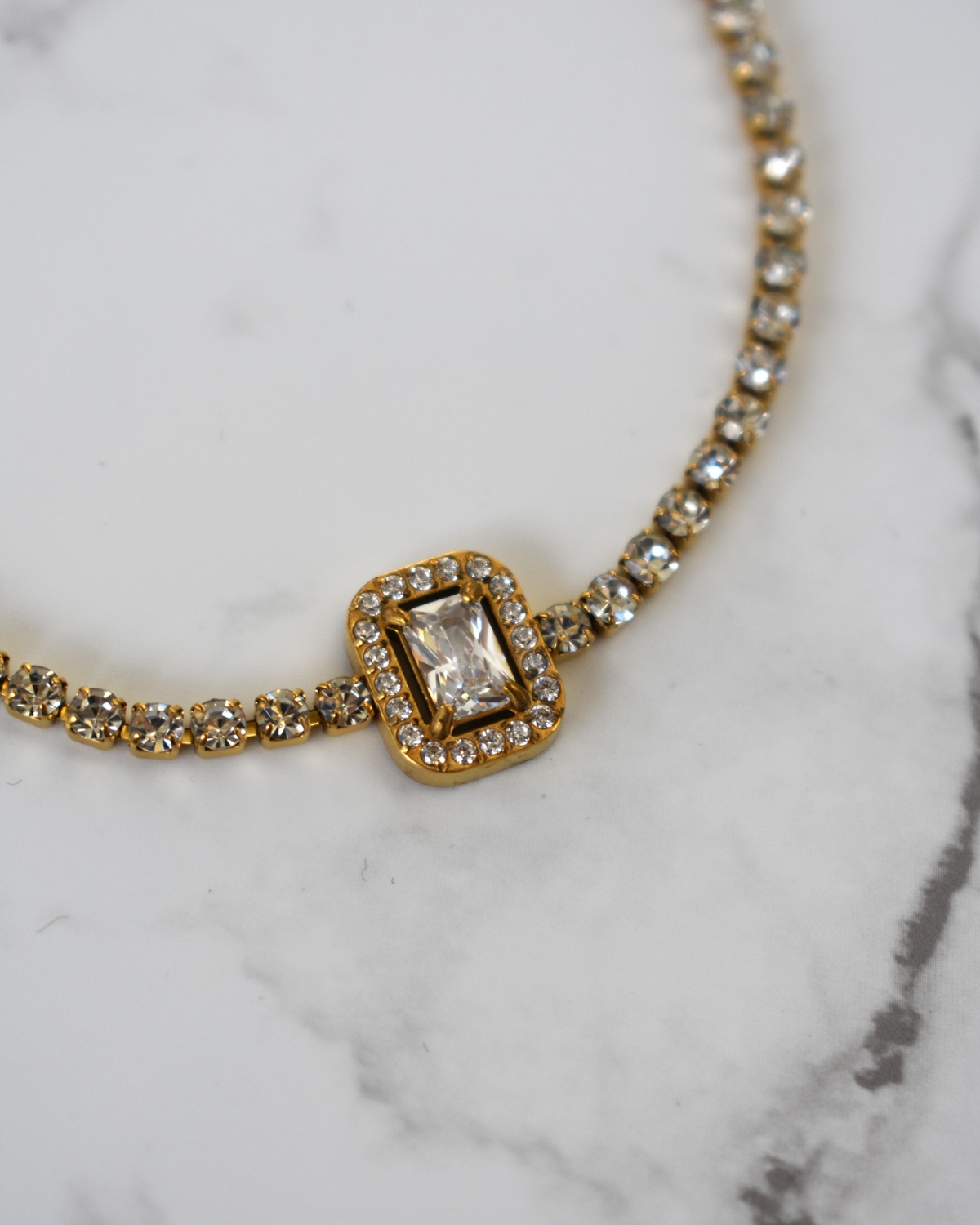 Γυναικεία Ριβιέρα Χρυσή με Πέτρες Ζιργκόν από Ανοξείδωτο Ατσάλι